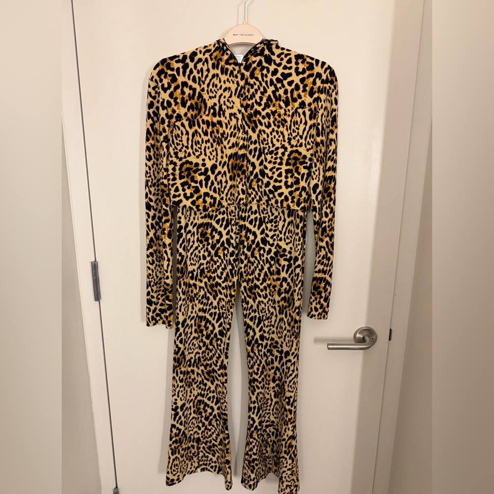 Norma Kamali cheetah print pant and cropped hoodie set
Never worn
Size XL